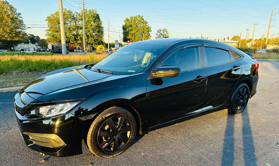 2017 Honda Civic 10th Gen - Image 4 of 16