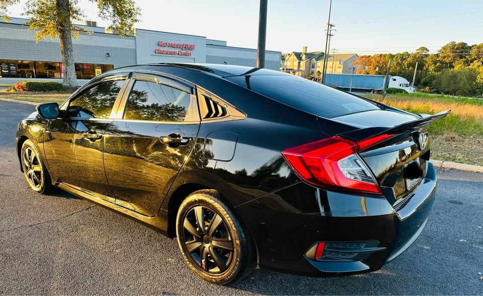 2017 Honda Civic 10th Gen - Image 6 of 16