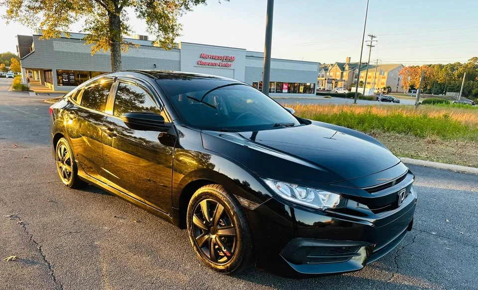 2017 Honda Civic 10th Gen - Image 3 of 16