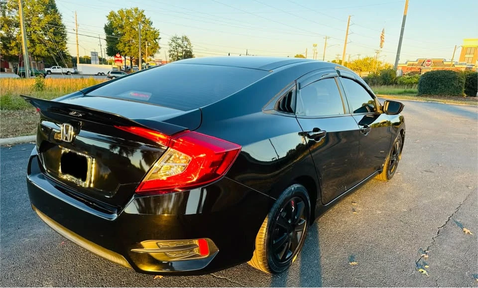 2017 Honda Civic 10th Gen - Image 5 of 16