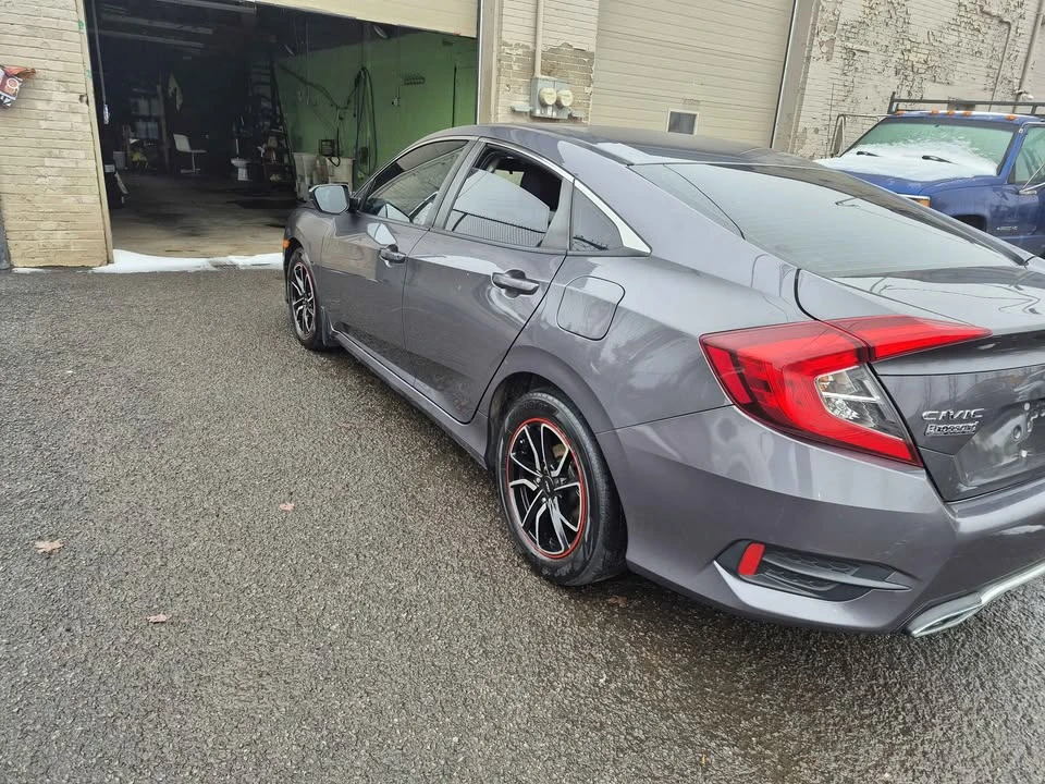 2017 Honda Civic 10th Gen - Image 5 of 10