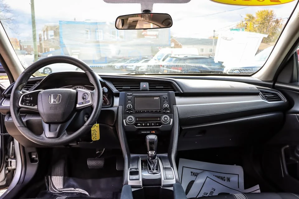 2017 Honda Civic 10th Gen - Image 9 of 20