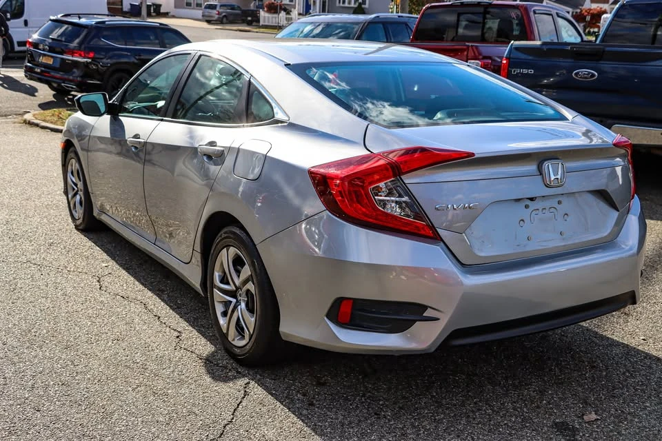 2017 Honda Civic 10th Gen - Image 13 of 20