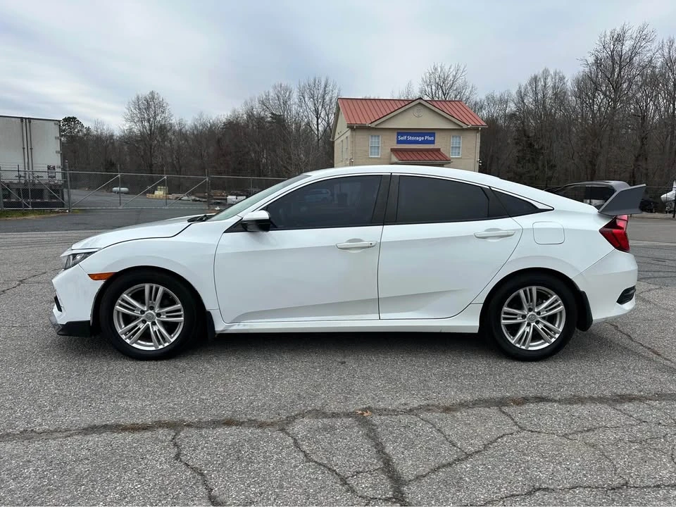 2017 Honda Civic 10th Gen - Image 9 of 15