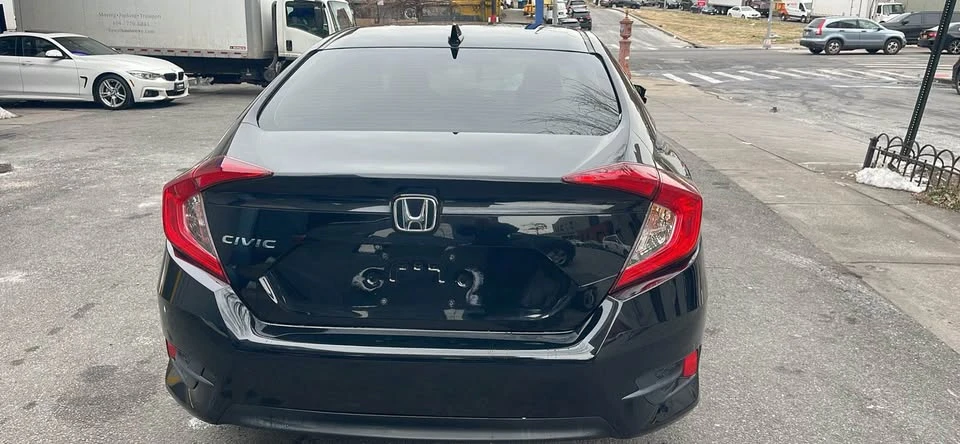 2017 Honda Civic 10th Gen - Image 5 of 12