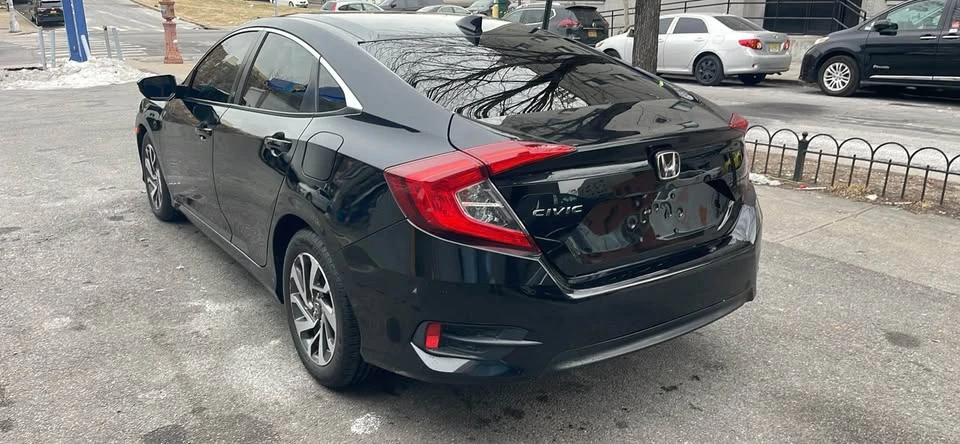 2017 Honda Civic 10th Gen - Image 6 of 12