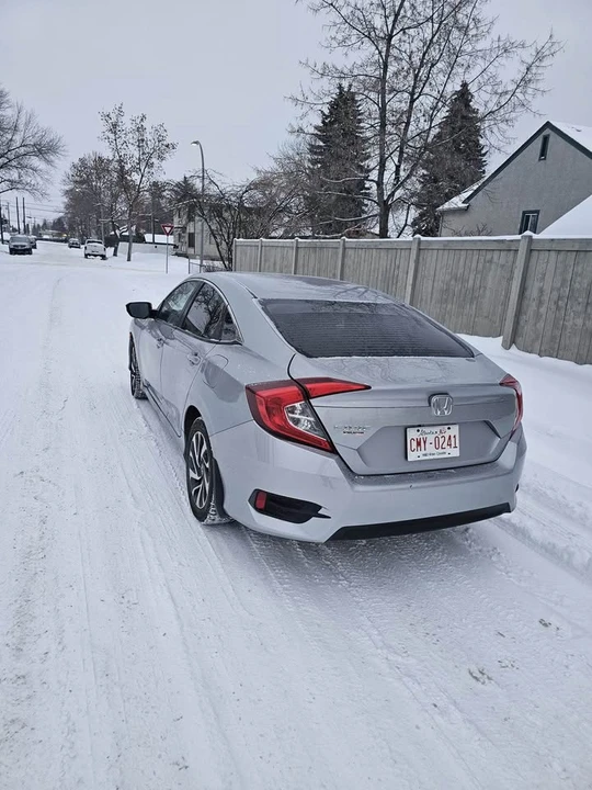 2017 Honda Civic 10th Gen - Image 5 of 9