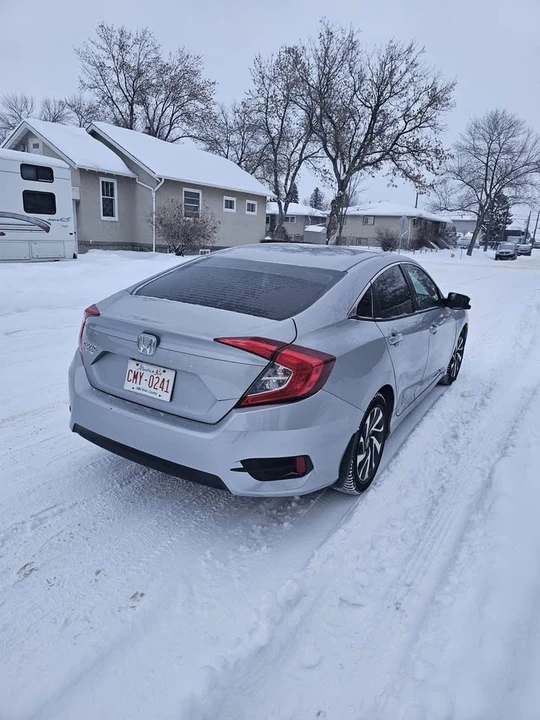 2017 Honda Civic 10th Gen - Image 4 of 9