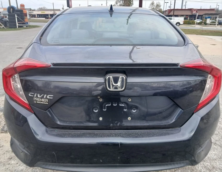 2017 Honda Civic 10th Gen - Image 4 of 9