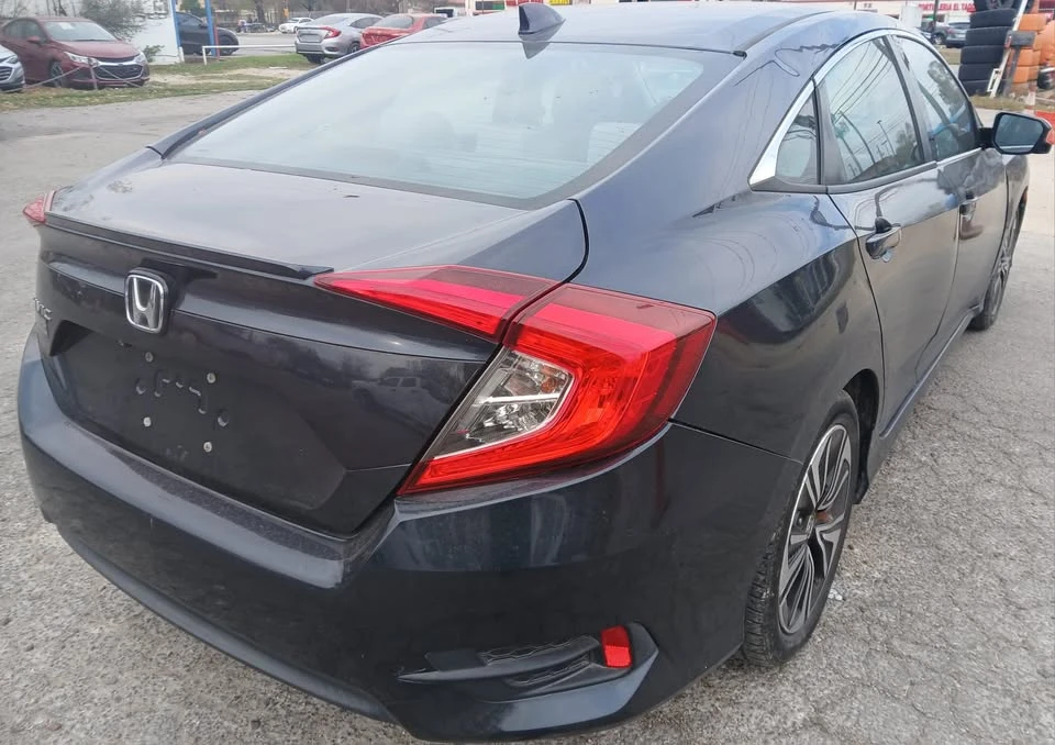 2017 Honda Civic 10th Gen - Image 5 of 9
