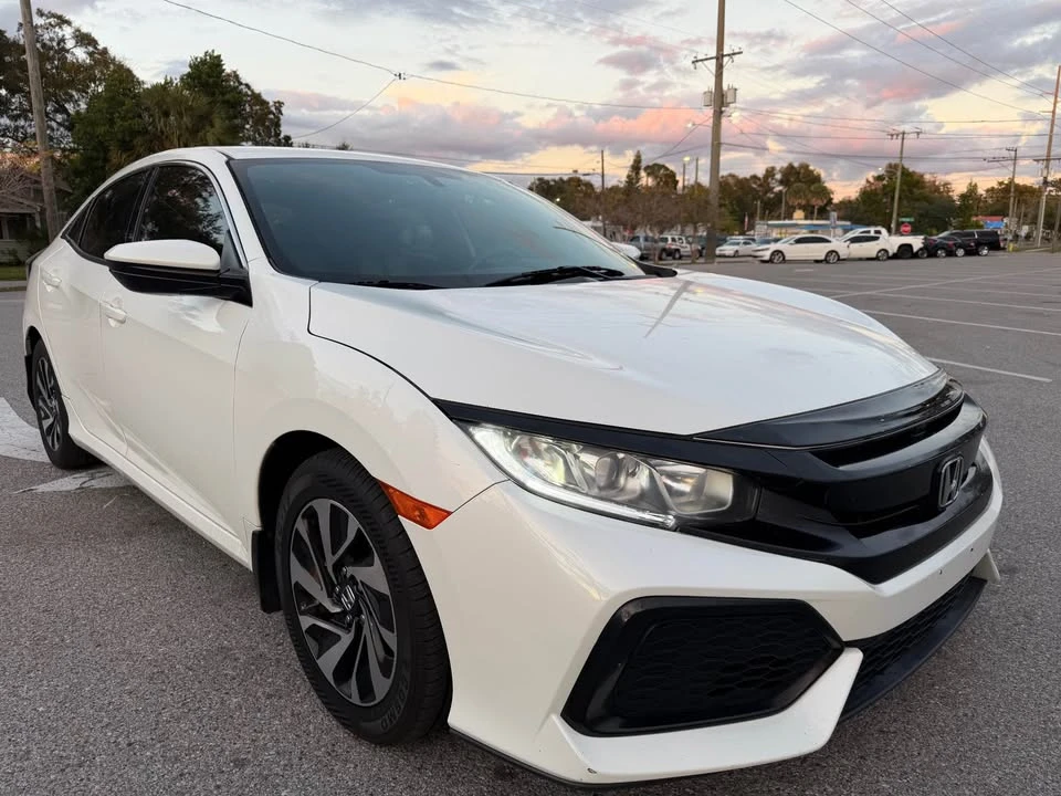 2017 Honda Civic 10th Gen - Image 6 of 10