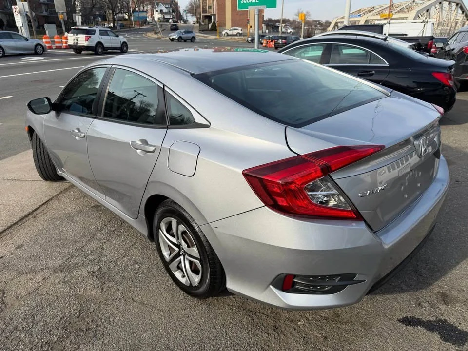 2017 Honda Civic 10th Gen - Image 5 of 15