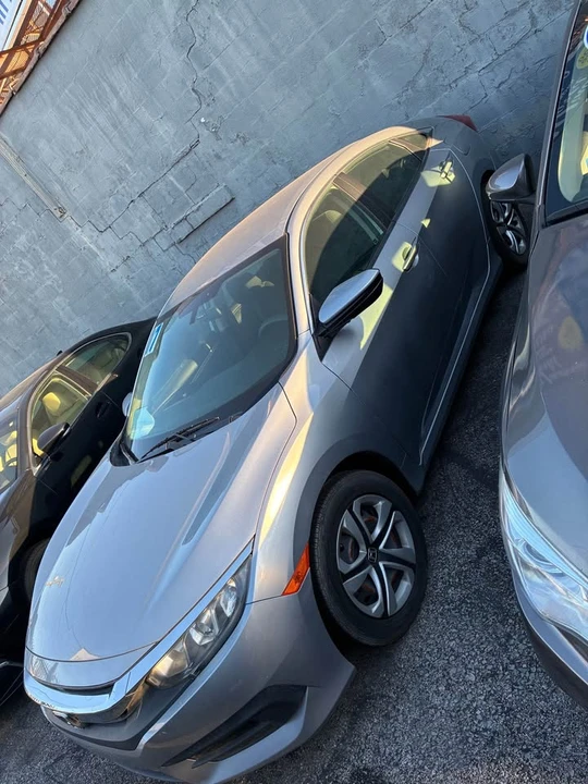 2017 Honda Civic 10th Gen - Image 2 of 5