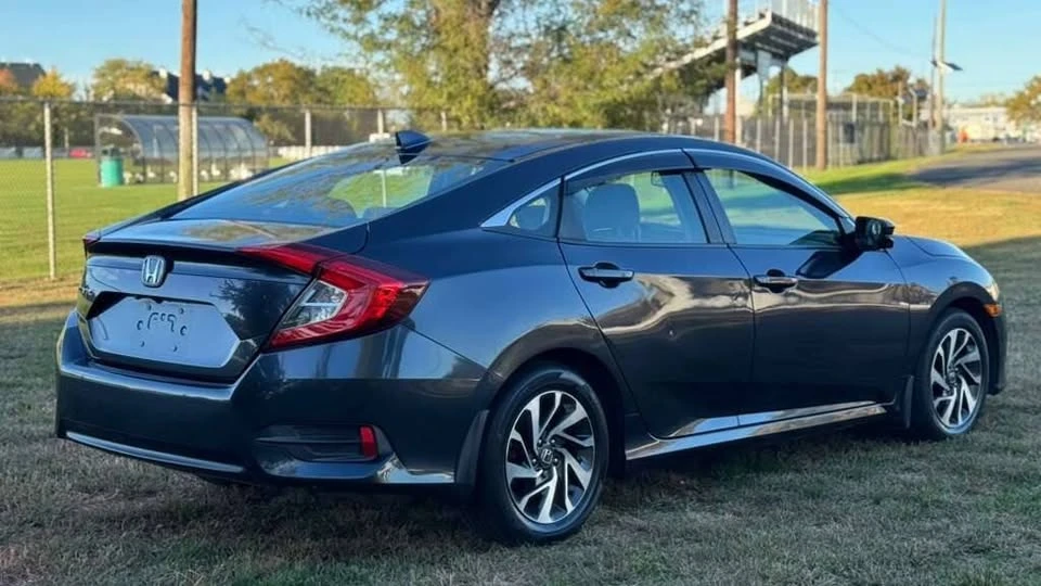 2017 Honda Civic 10th Gen - Image 4 of 18