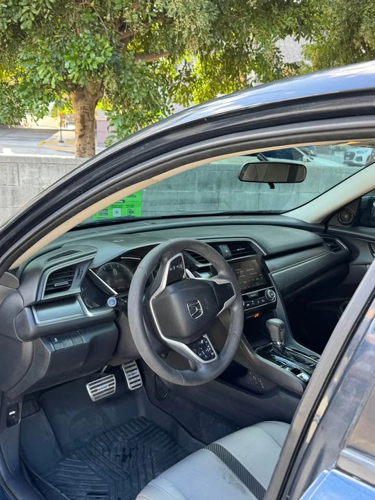 2017 Honda Civic 10th Gen - Image 9 of 17