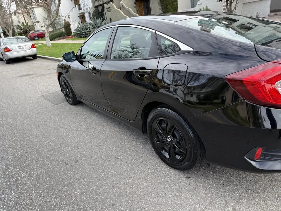 2017 Honda Civic 10th Gen - Image 10 of 13