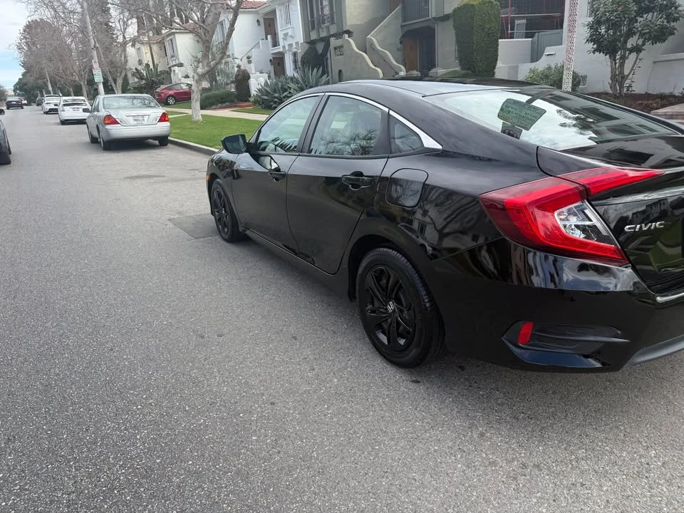 2017 Honda Civic 10th Gen - Image 4 of 13