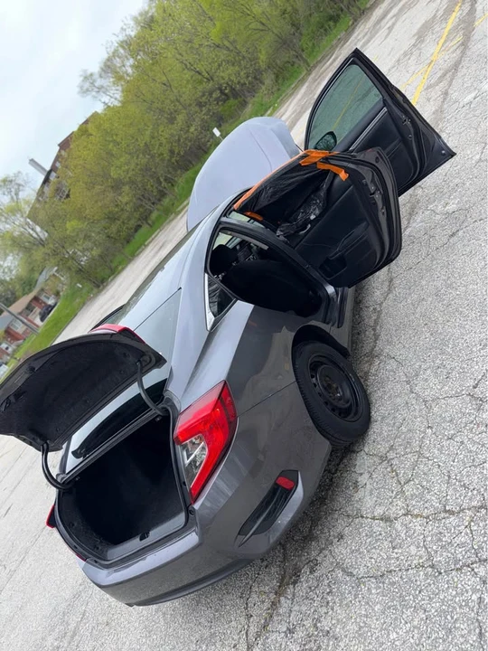 2017 Honda Civic 10th Gen - Image 10 of 19