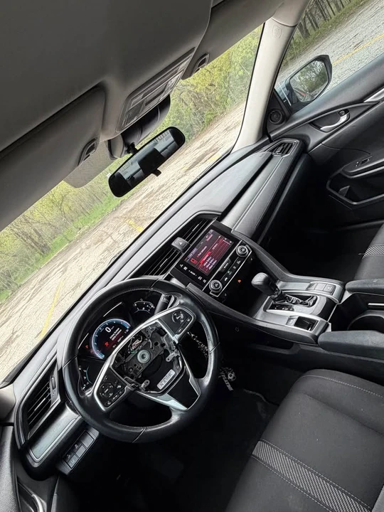 2017 Honda Civic 10th Gen - Image 6 of 19