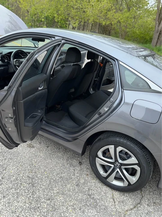 2017 Honda Civic 10th Gen - Image 13 of 19