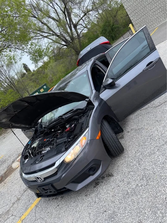 2017 Honda Civic 10th Gen - Image 14 of 19