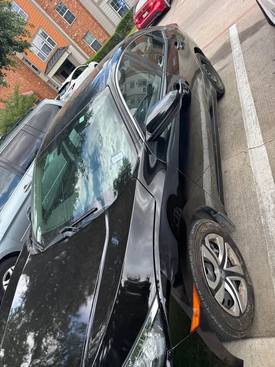 2017 Honda Civic 10th Gen - Image 2 of 4