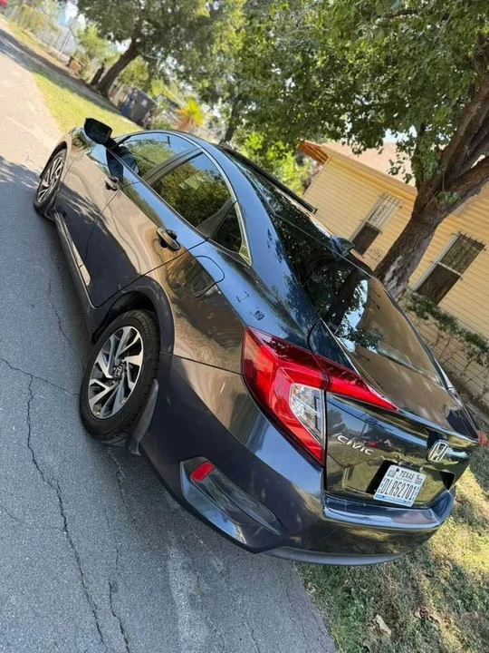 2017 Honda Civic 10th Gen - Image 11 of 16