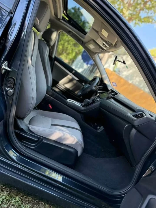 2017 Honda Civic 10th Gen - Image 10 of 16