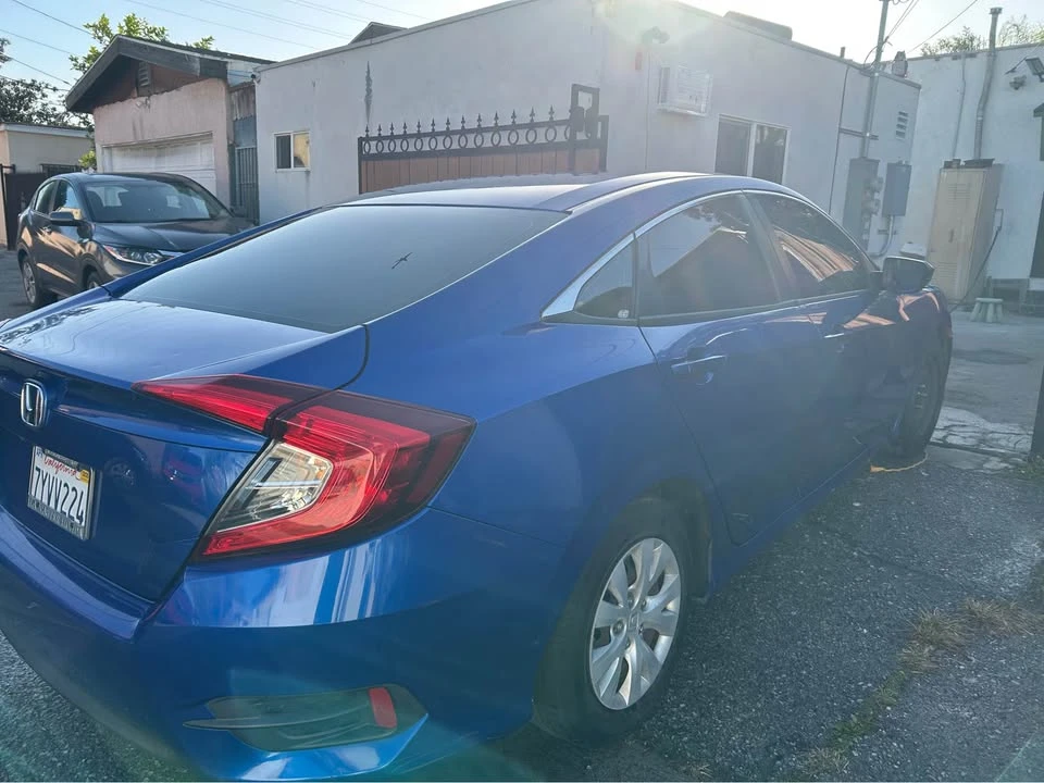 2017 Honda Civic 10th Gen - Image 4 of 12