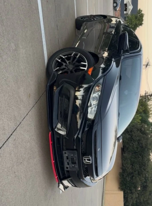 2017 Honda Civic 10th Gen - Image 4 of 12