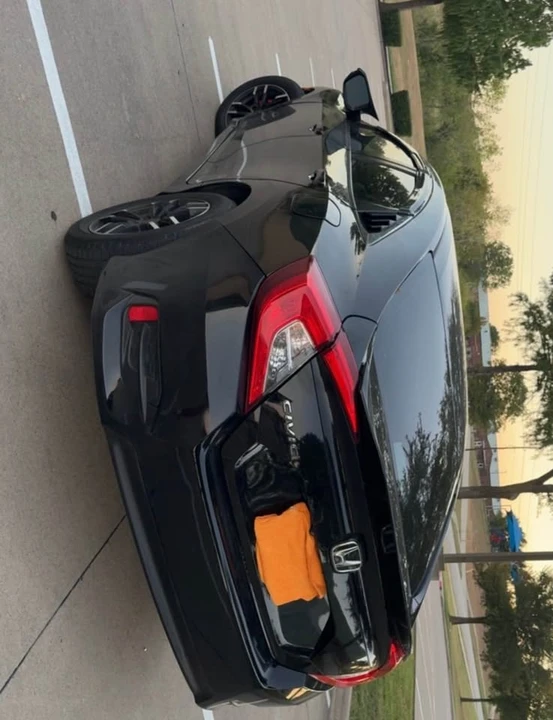 2017 Honda Civic 10th Gen - Image 6 of 12