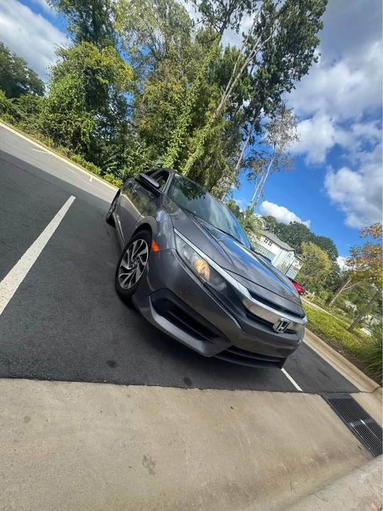 2017 Honda Civic 10th Gen - Image 5 of 12
