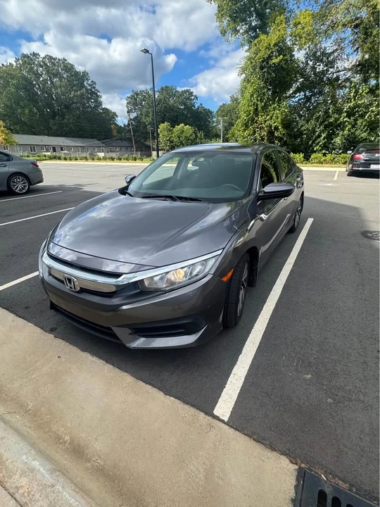 2017 Honda Civic 10th Gen - Image 7 of 12