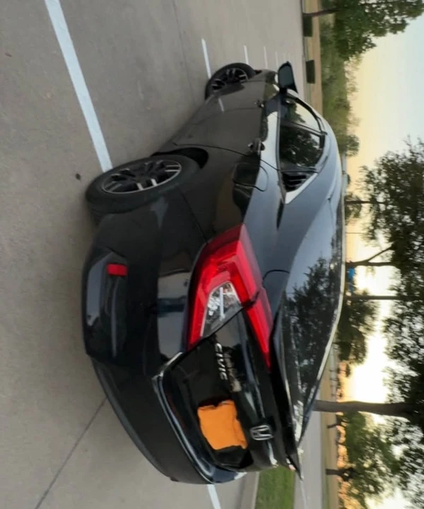 2017 Honda Civic 10th Gen - Image 2 of 12