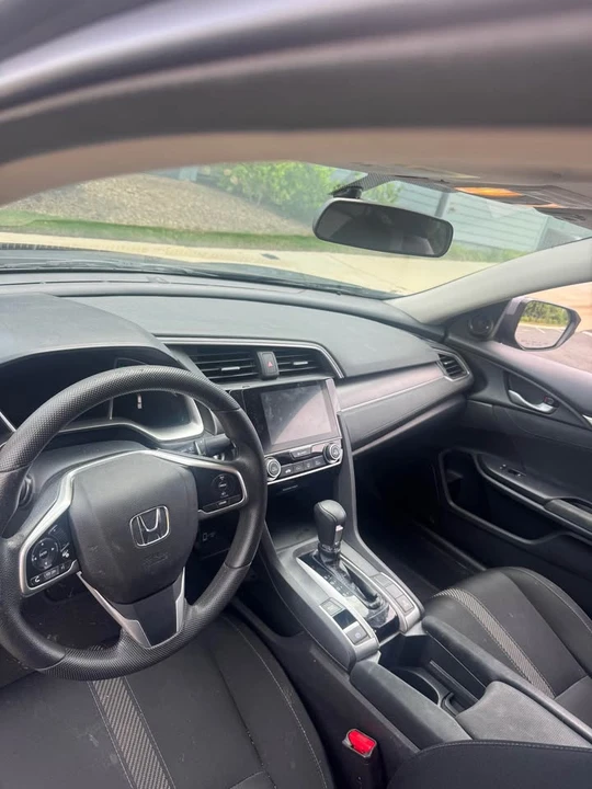 2017 Honda Civic 10th Gen - Image 3 of 12