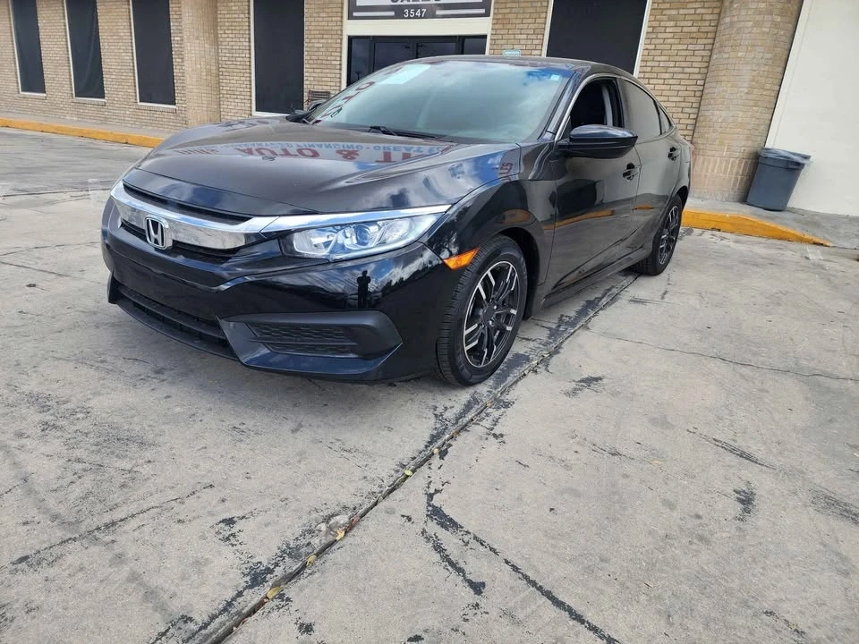 2017 Honda Civic 10th Gen - Image 2 of 5