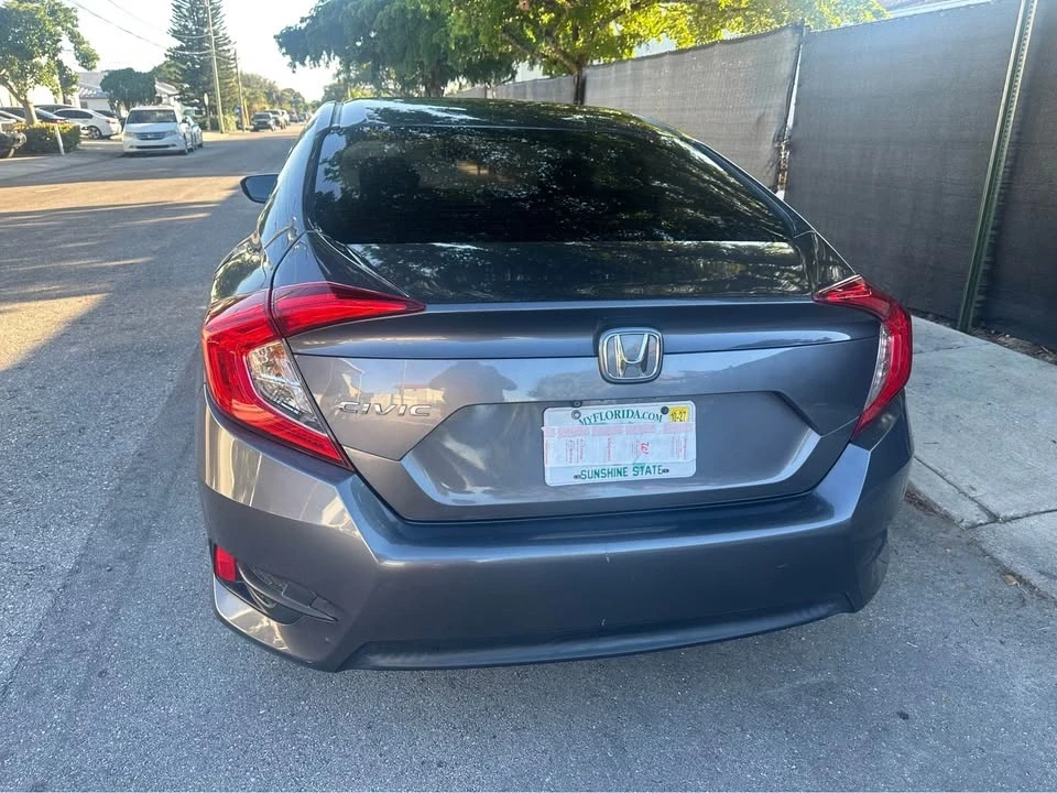 2017 Honda Civic 10th Gen - Image 5 of 7