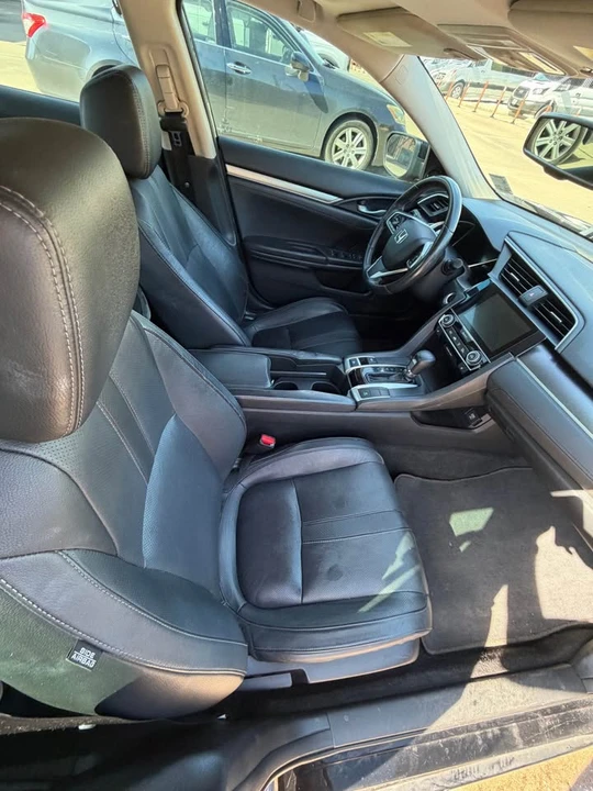 2017 Honda Civic 10th Gen - Image 10 of 13