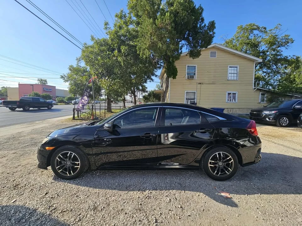2017 Honda Civic 10th Gen - Image 7 of 8