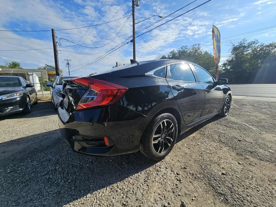 2017 Honda Civic 10th Gen - Image 5 of 8