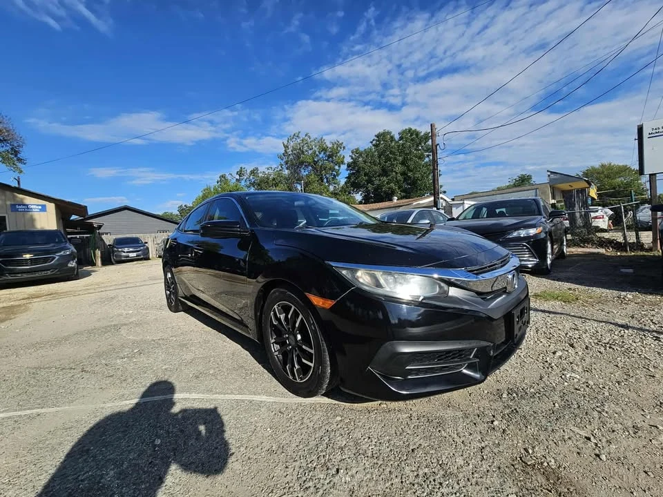 2017 Honda Civic 10th Gen - Image 3 of 8