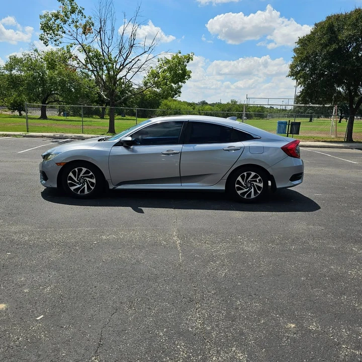 2017 Honda Civic 10th Gen - Image 4 of 19