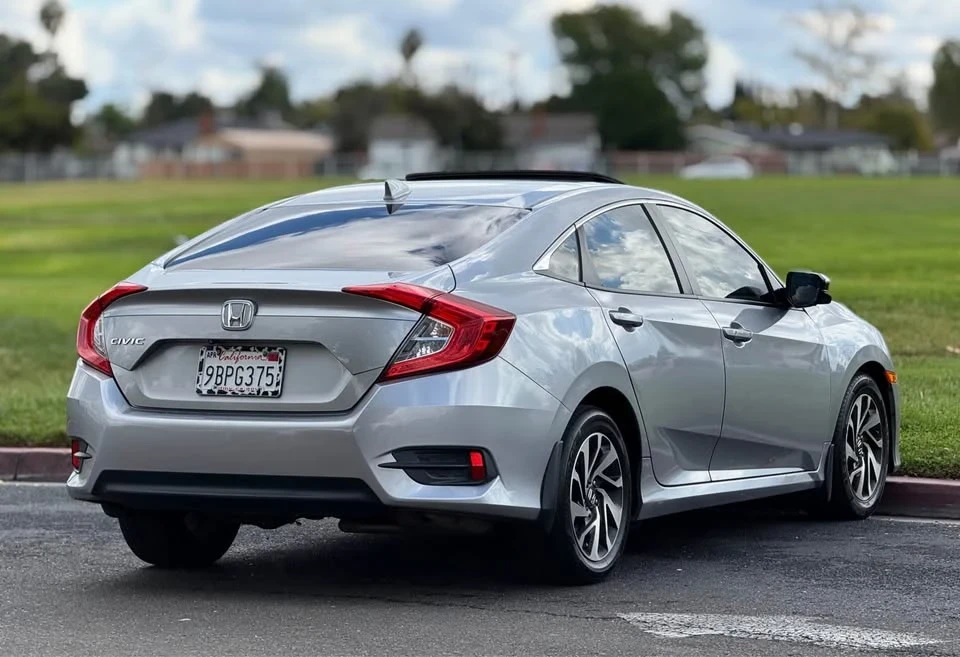 2017 Honda Civic 10th Gen - Image 8 of 20