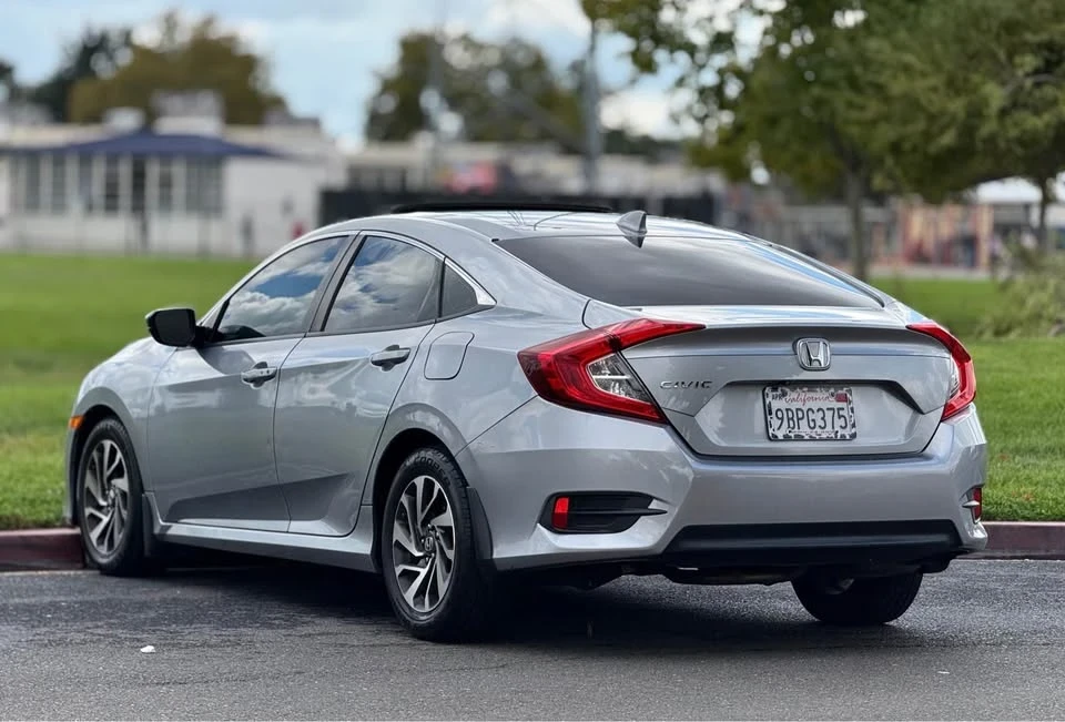 2017 Honda Civic 10th Gen - Image 6 of 20