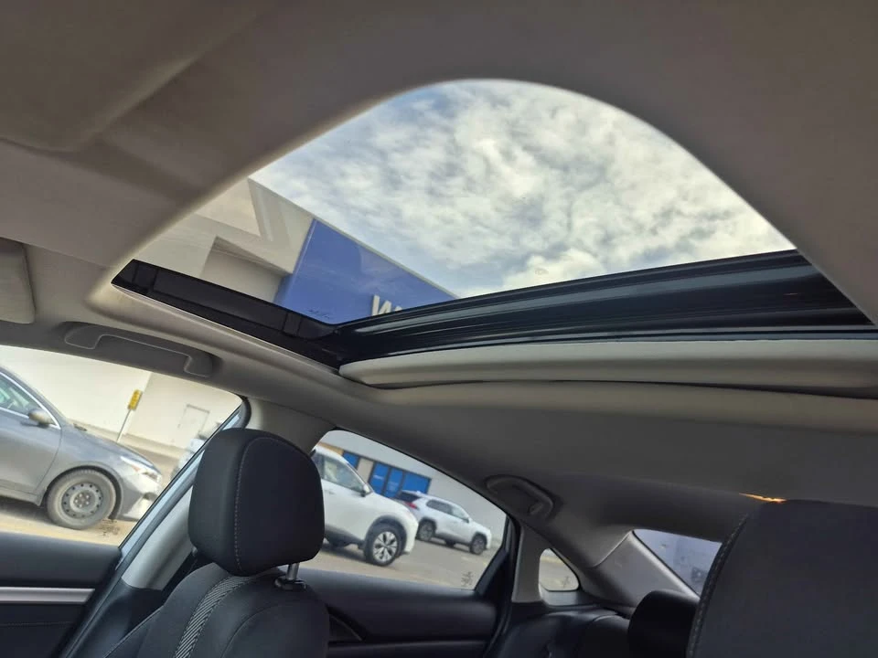 2017 Honda Civic 10th Gen - Image 6 of 9