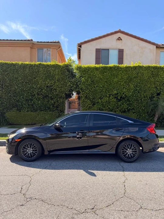2017 Honda Civic 10th Gen - Image 2 of 4