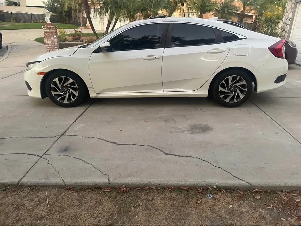 2017 Honda Civic 10th Gen - Image 5 of 10