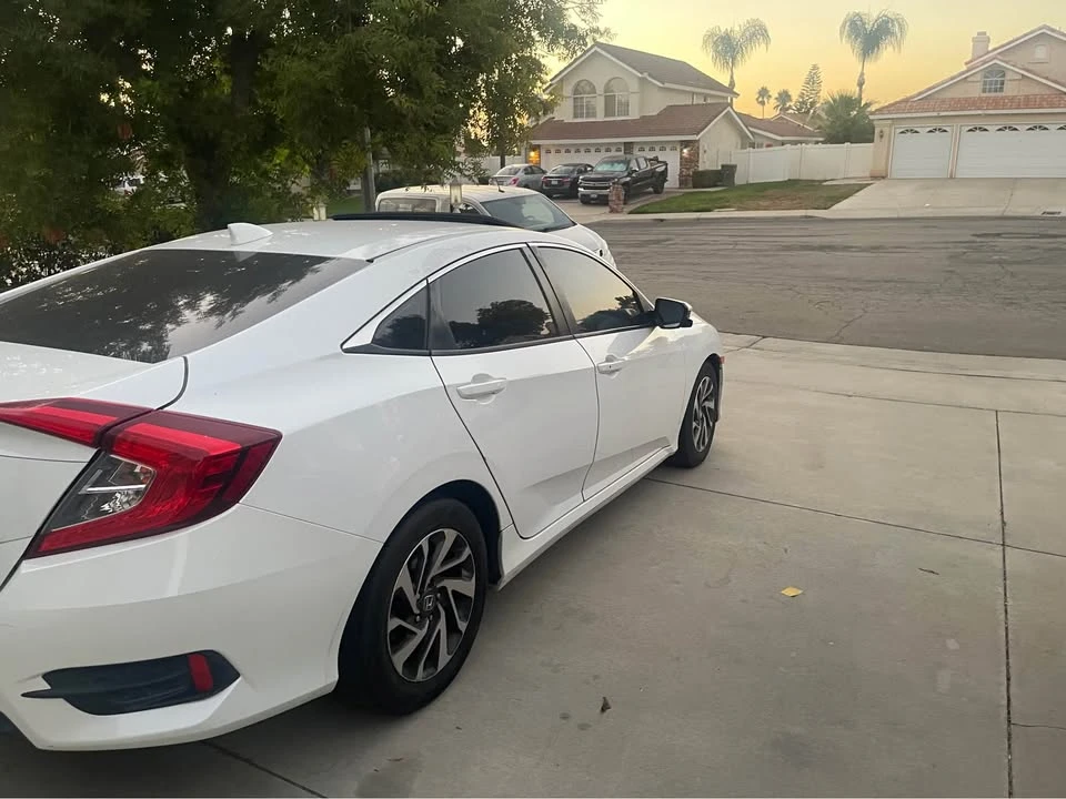2017 Honda Civic 10th Gen - Image 3 of 10