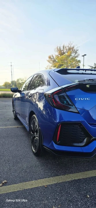 2017 Honda Civic 10th Gen - Image 2 of 9