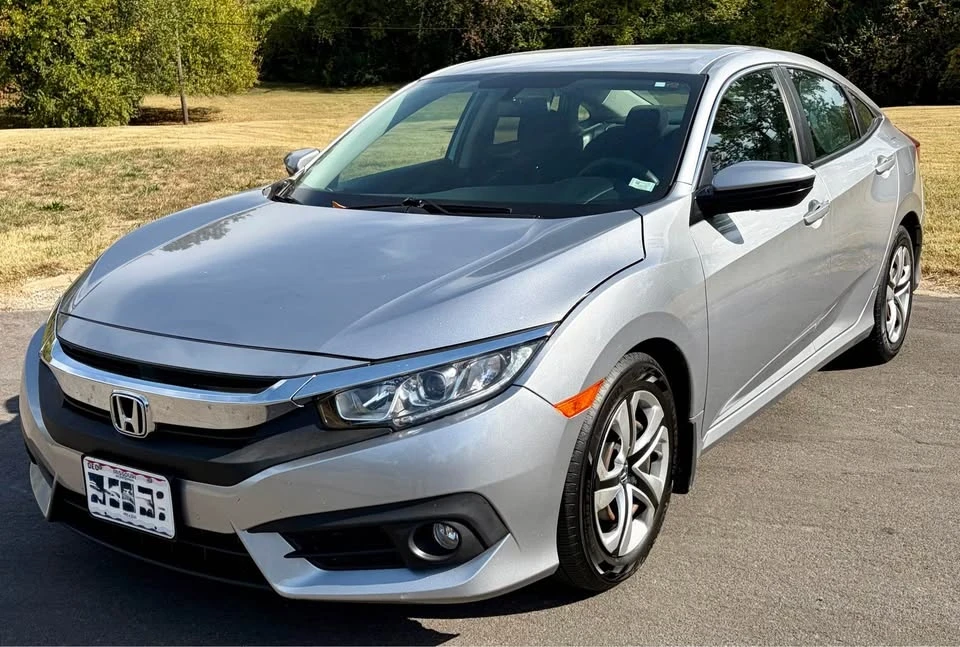 2017 Honda Civic 10th Gen - Image 4 of 17